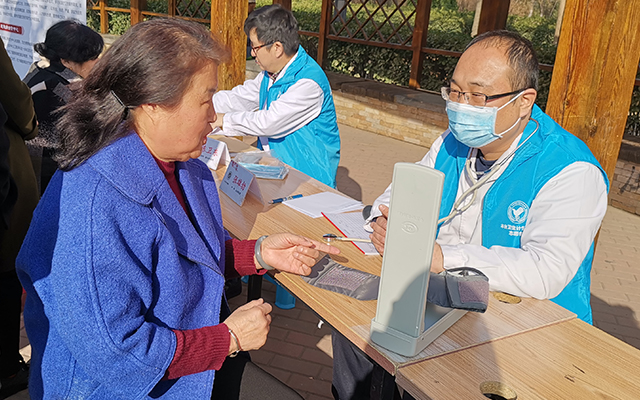 【学雷锋日】半岛体育电子,联系半岛体育客服,解决问题举办“爱满京城，牵手智慧家医”志愿服务活动(图5)